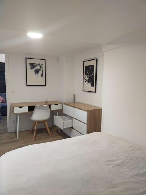 2 Piece Avec Terrasse Ensoleille Suresnes Exterior foto