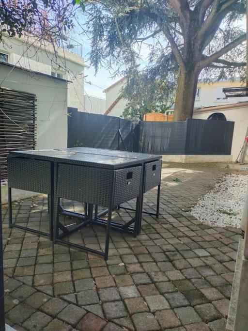 2 Piece Avec Terrasse Ensoleille Suresnes Exterior foto